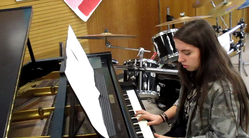 22-Piano-b